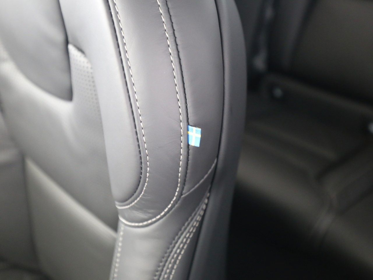 Volvo  B4 Ultimate Dark AWD*Standh*RFK*LED*Headup*