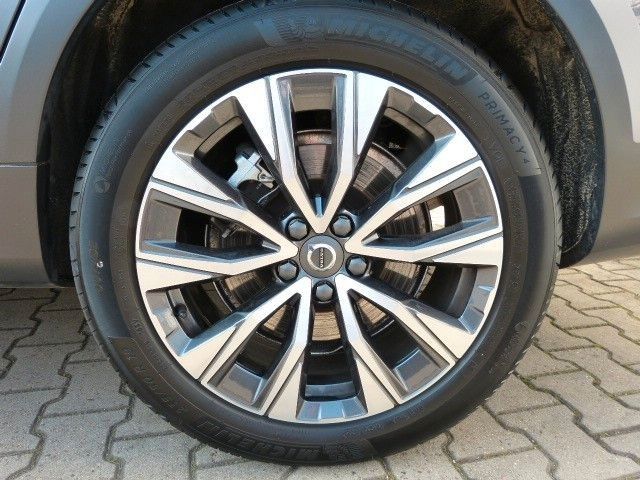 Volvo  B4 Cross Country Plus AWD