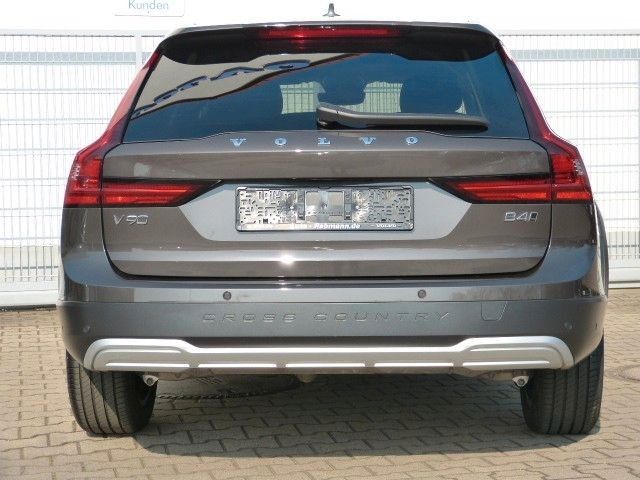 Volvo  B4 Cross Country Plus AWD