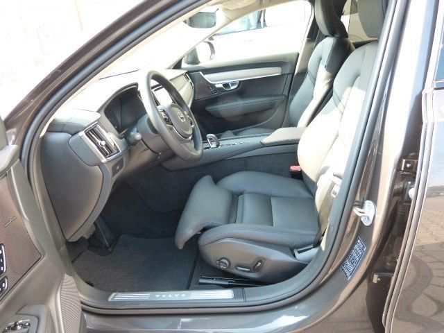 Volvo  B4 Cross Country Plus AWD
