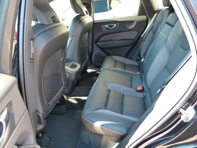 Volvo  B4 R Design AWD