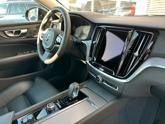 Volvo  B4 Plus Dark*H&K*FrontH*LED*