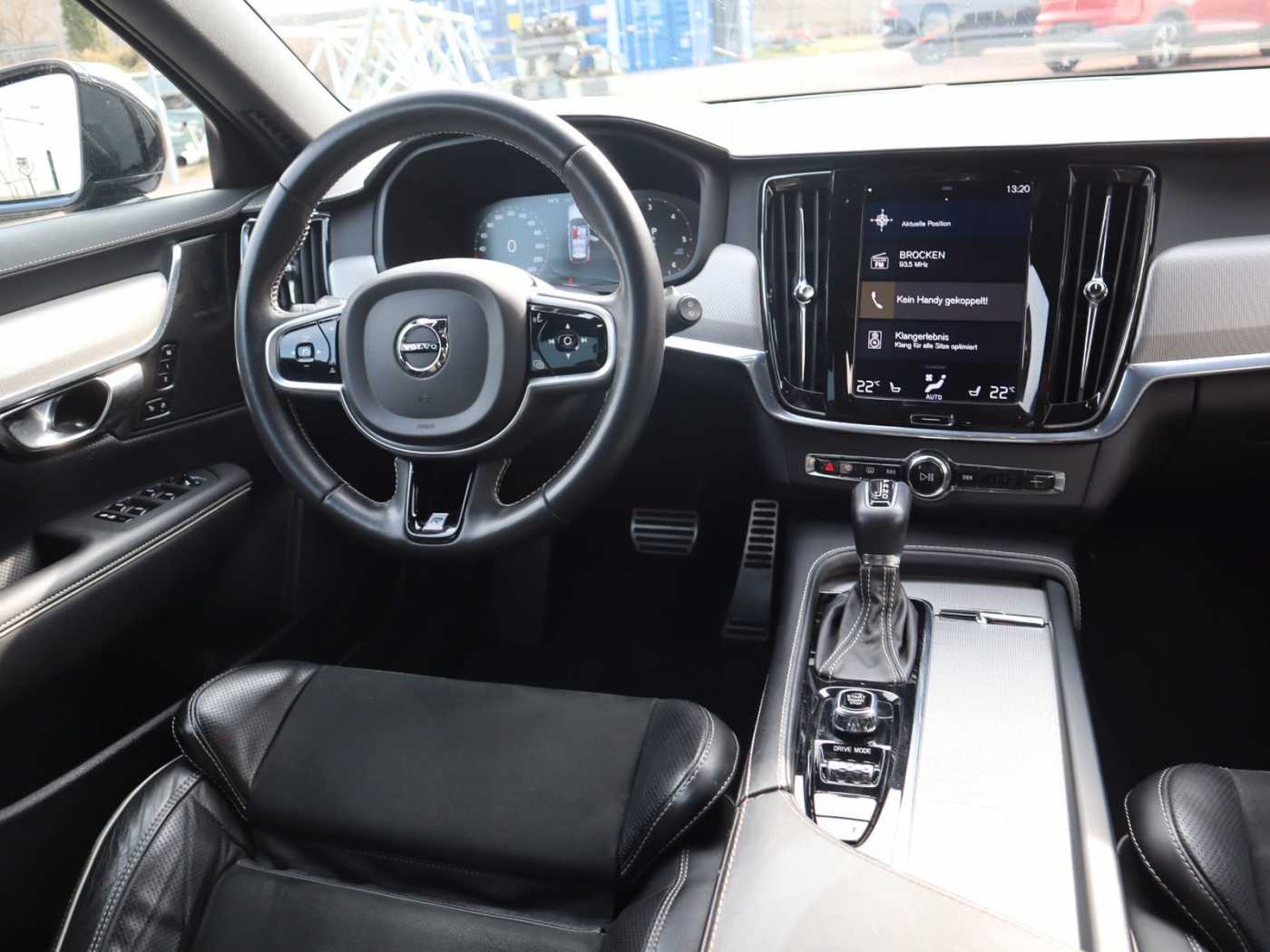 Volvo  D4 R Design HUD*Akustik*StdHzg*360°