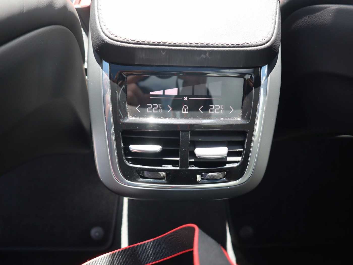 Volvo  B5 Inscription AWD*AHK*Luftf*360°