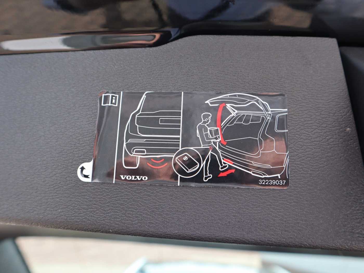 Volvo  T6 Core Recharge Plug-In Hybrid AWD