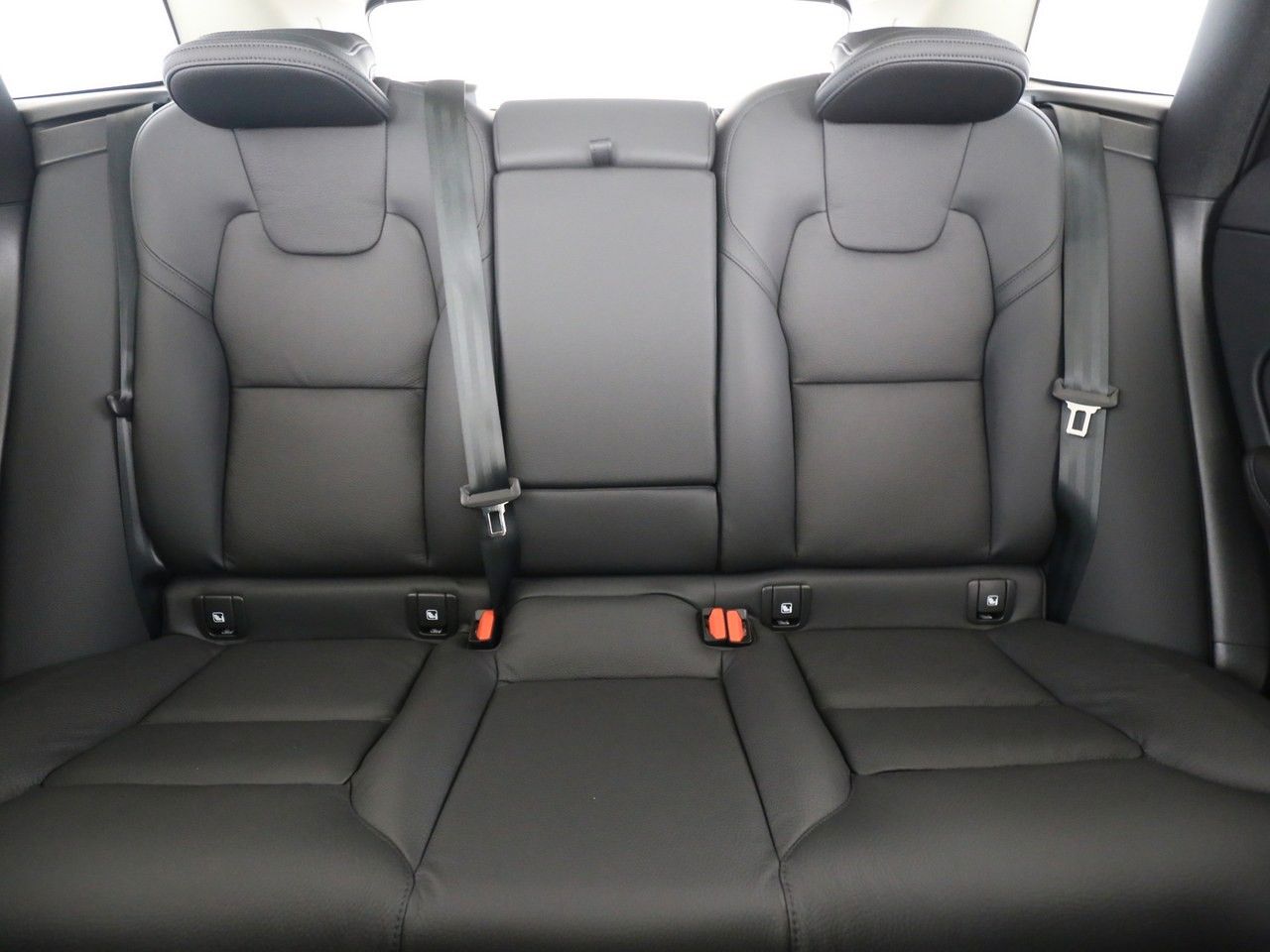 Volvo  T8 Ultra Dark Recharge Plug-In Hybrid AWD