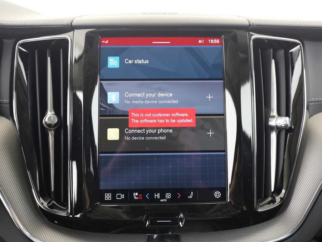 Volvo  T8 Ultra Dark Recharge Plug-In Hybrid AWD