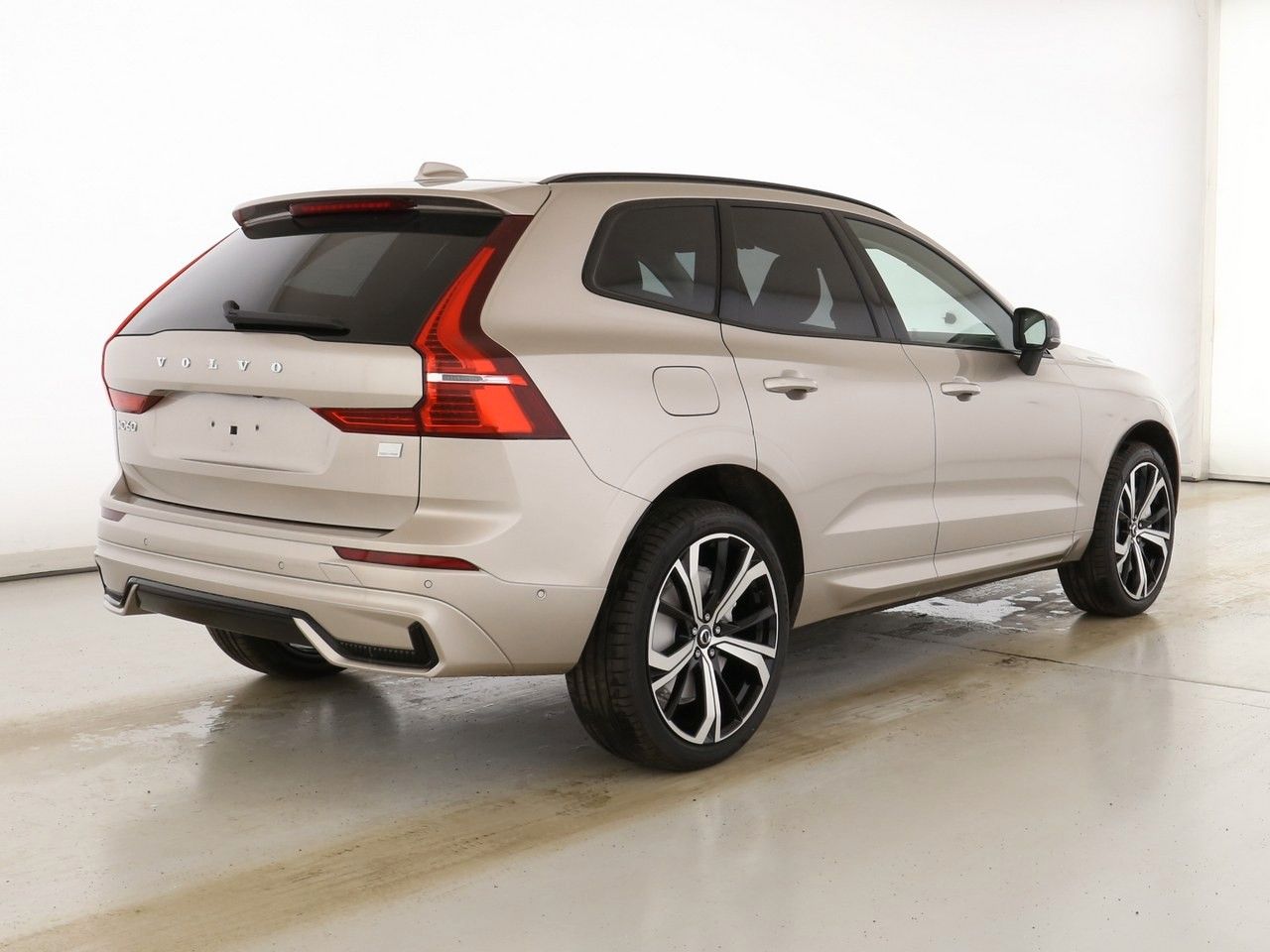 Volvo  T8 Ultra Dark Recharge Plug-In Hybrid AWD