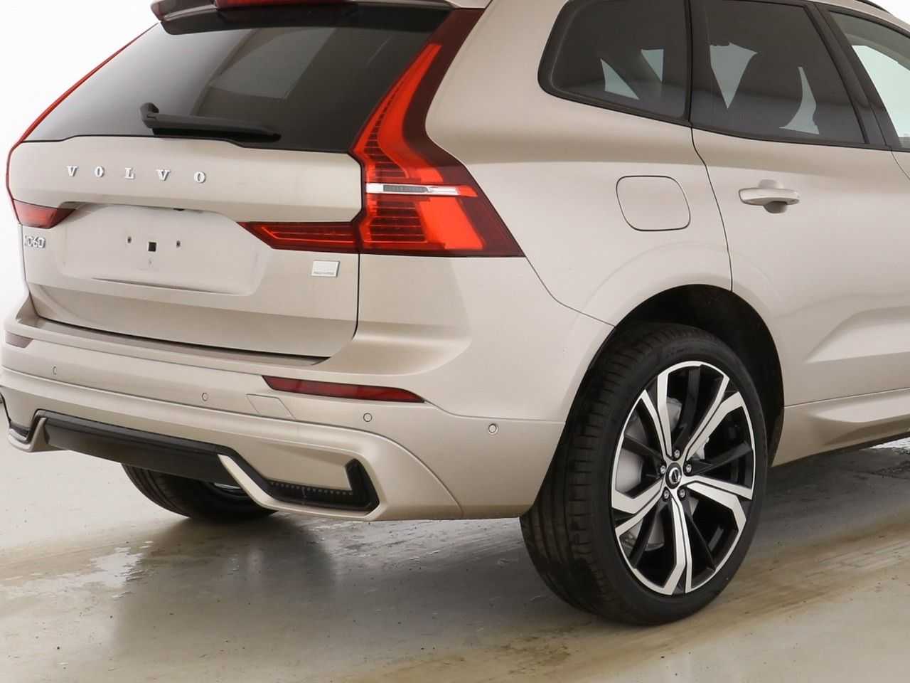 Volvo  T8 Ultra Dark Recharge Plug-In Hybrid AWD