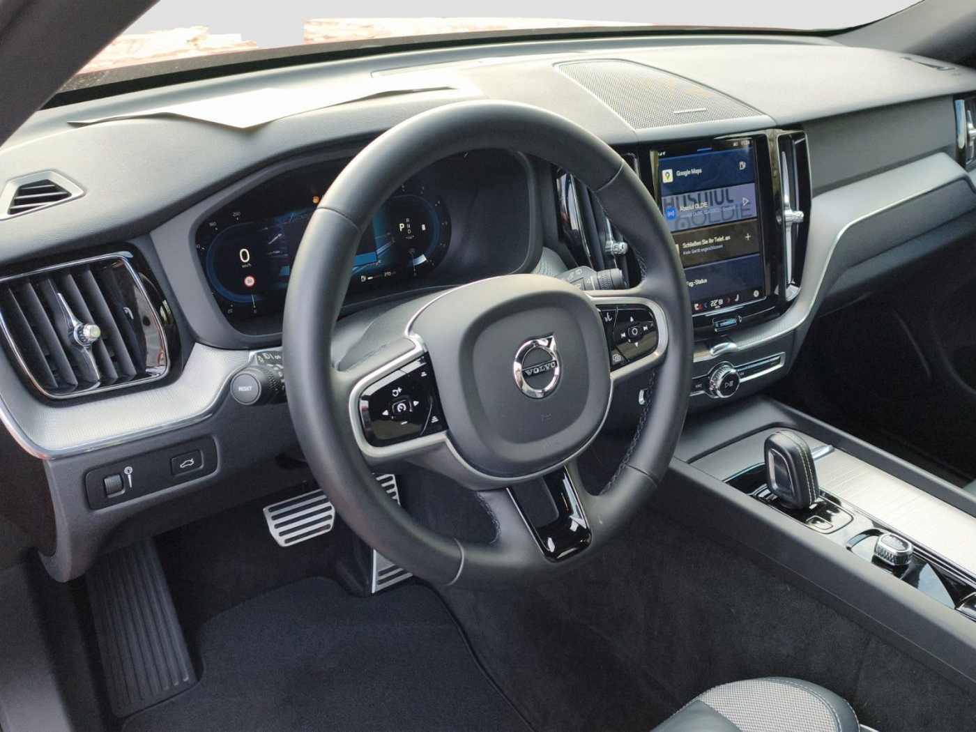 Volvo  B4 R Design AWD