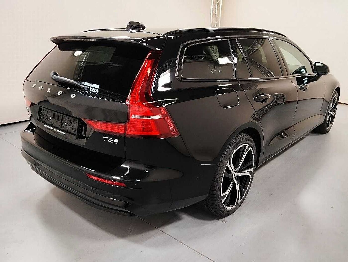 Volvo  T6 Plus Dark Recharge Plug-In Hybrid AWD