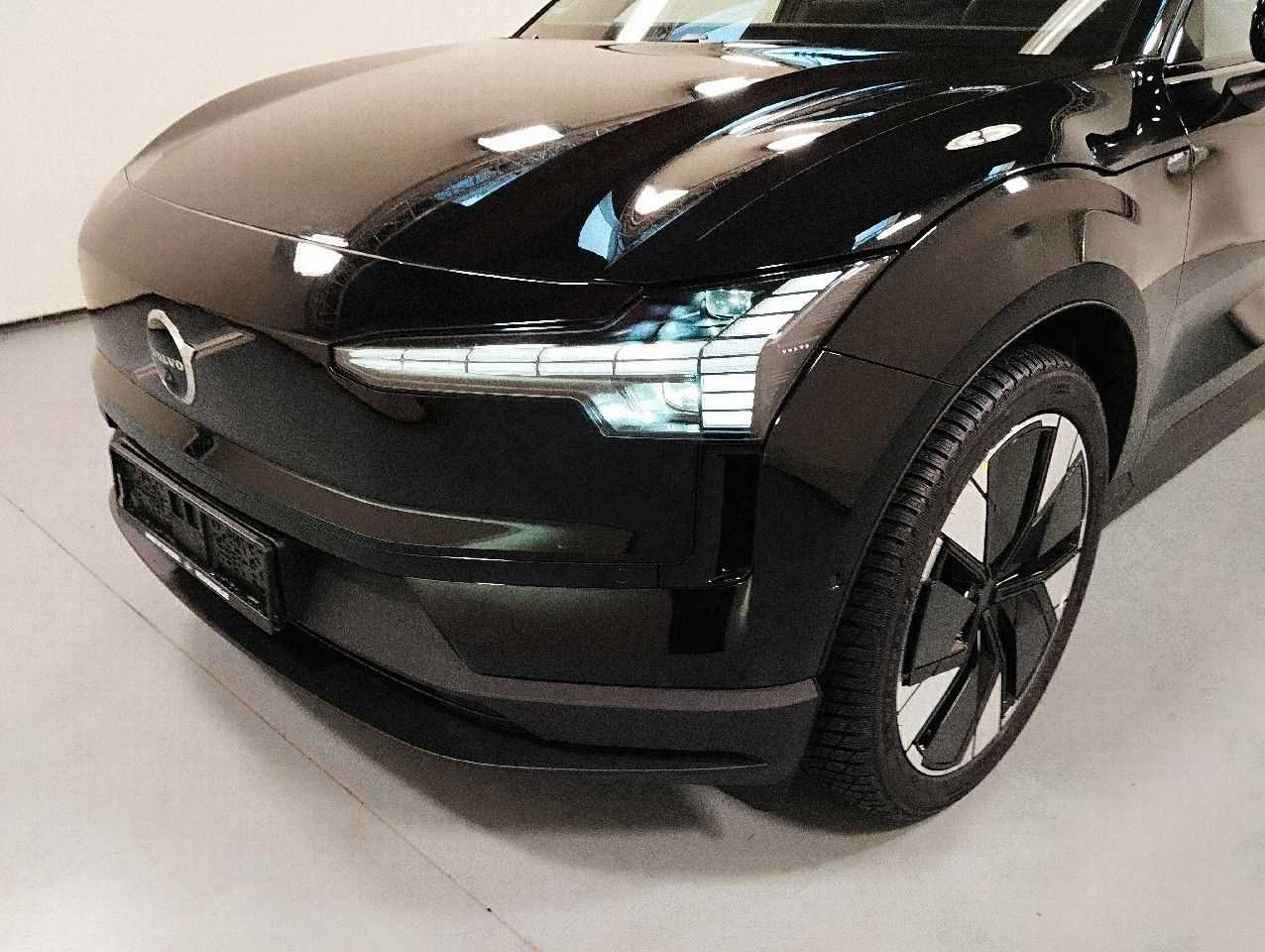 Volvo  Ultra AWD Performance Pure Electric