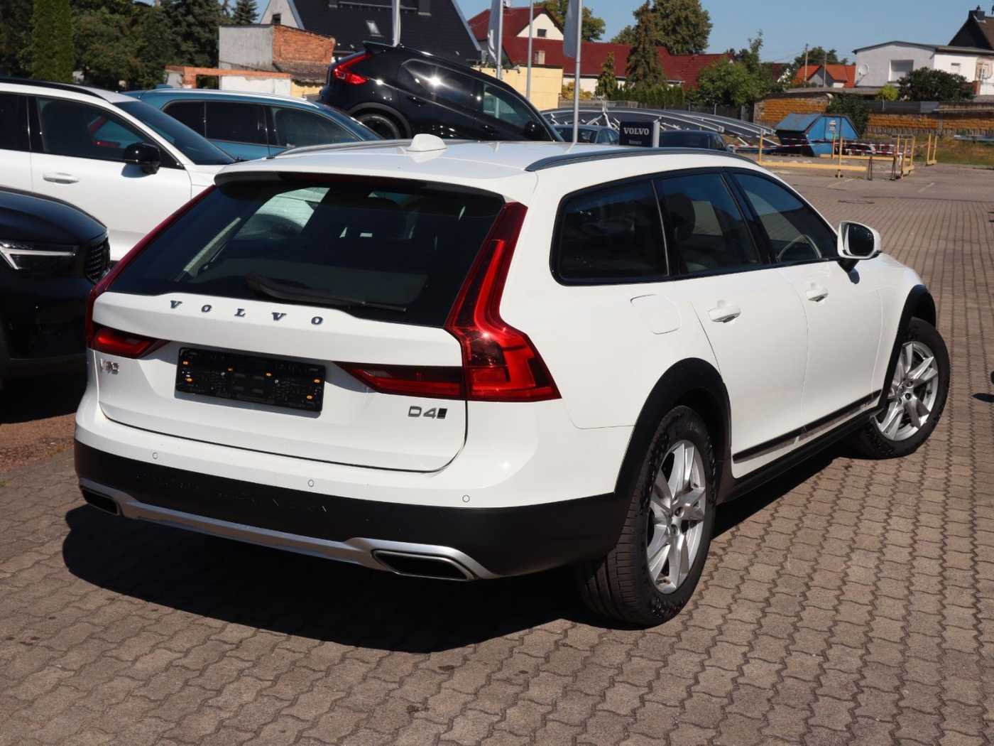 Volvo  D4 Cross Country  AWD