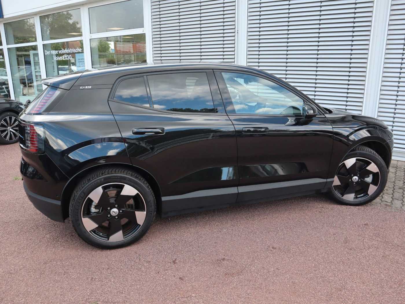 Volvo  Ultra AWD Performance Pure Electric