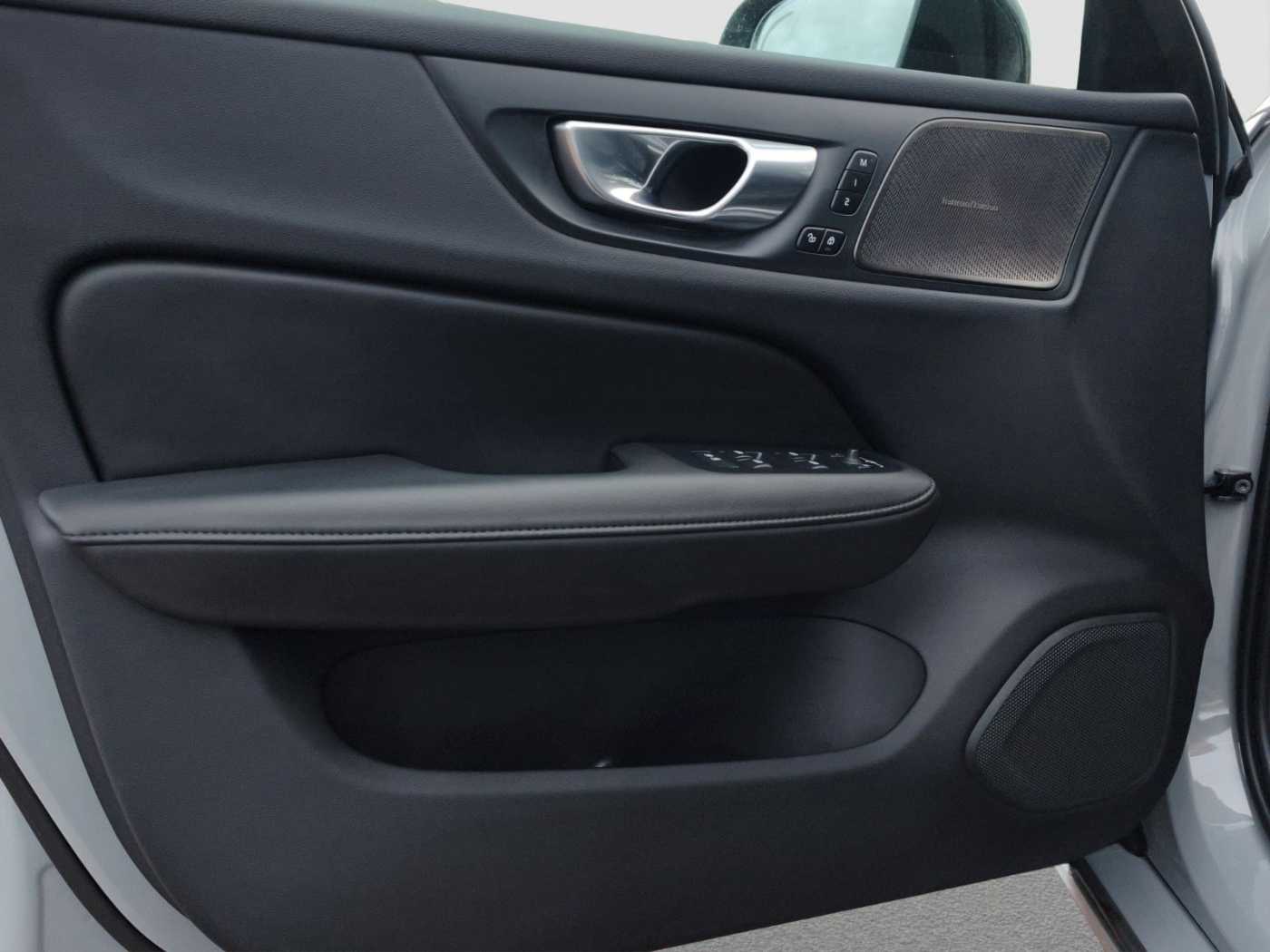 Volvo T6 Plus Dark Recharge Plug-In Hybrid AWD*AHK