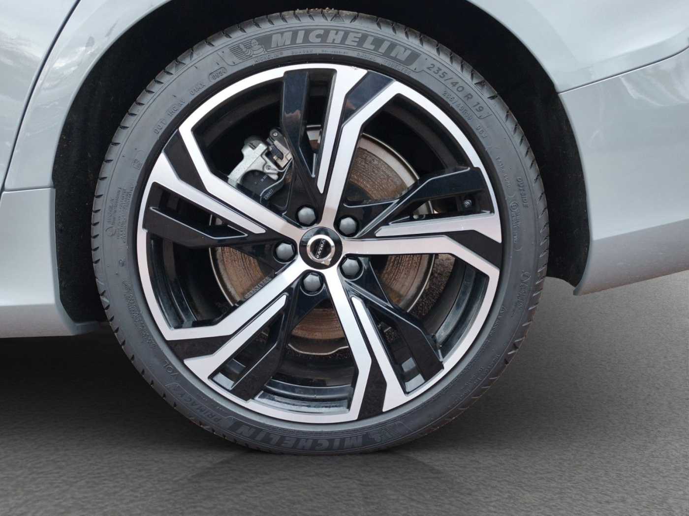 Volvo T6 Plus Dark Recharge Plug-In Hybrid AWD*AHK