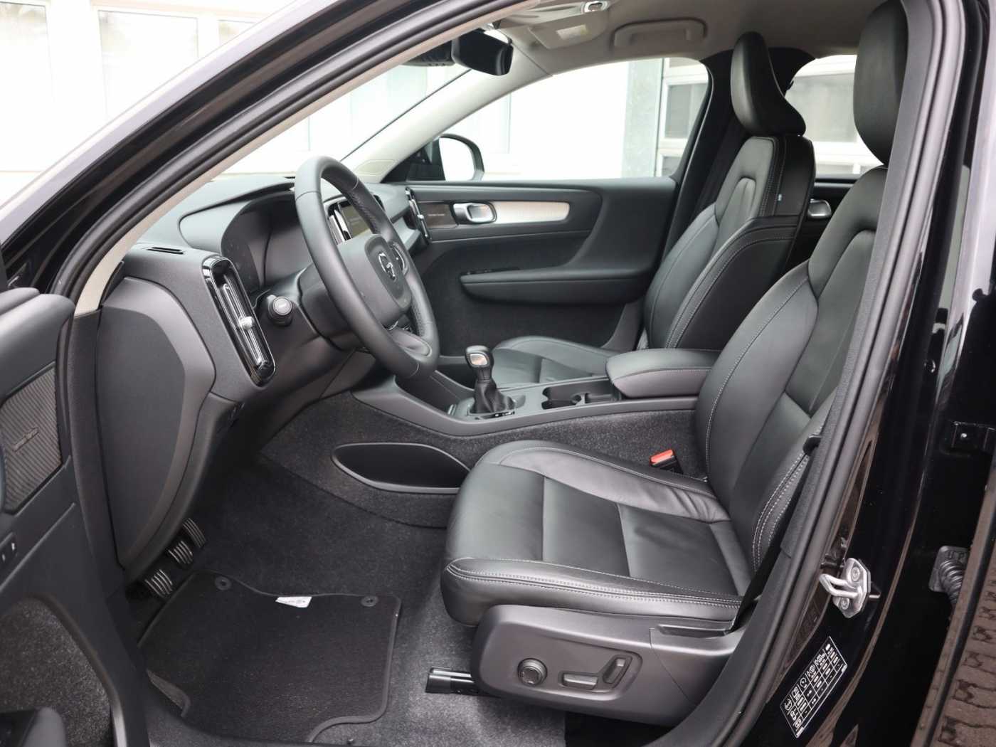 Volvo  T3 Momentum Pro FWD