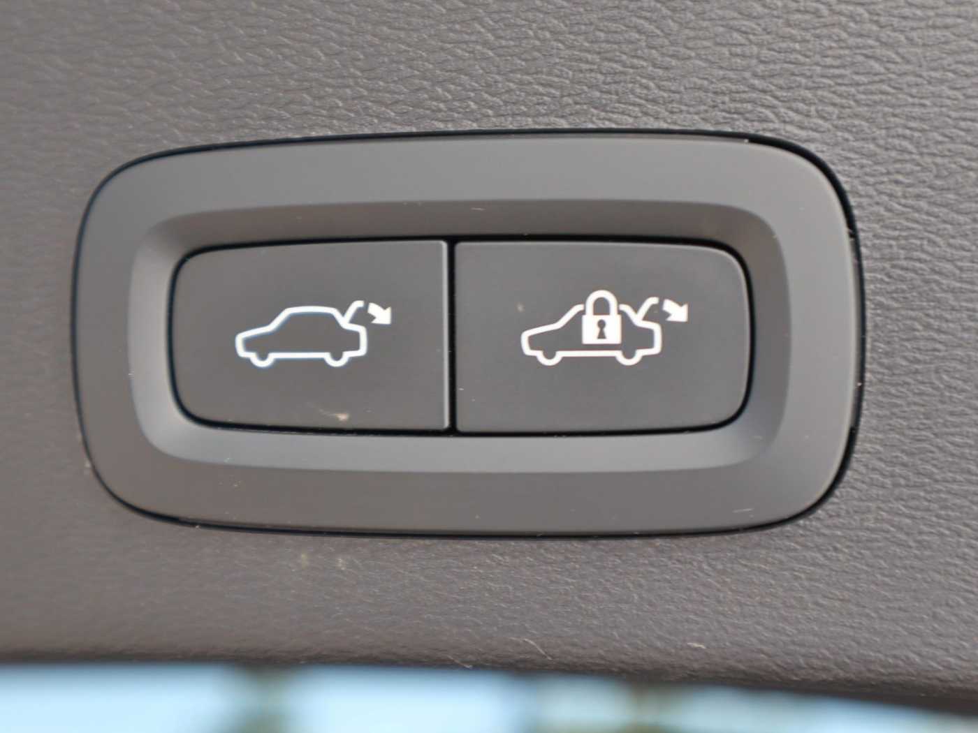 Volvo  Ultimate Recharge Pure Electric AWD