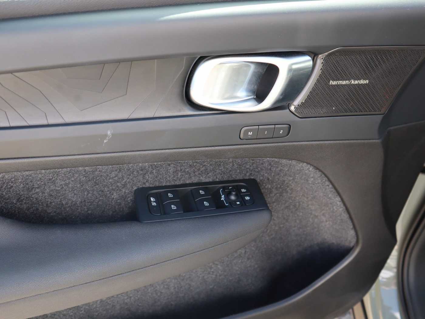Volvo  Ultimate Recharge Pure Electric AWD