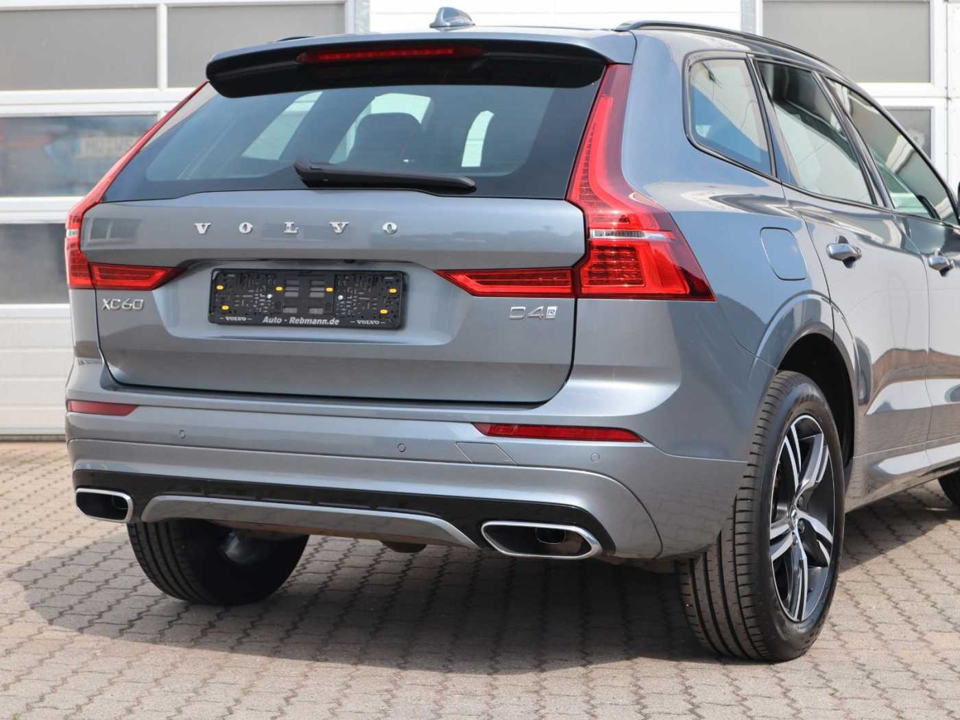 Volvo  D4 R Design