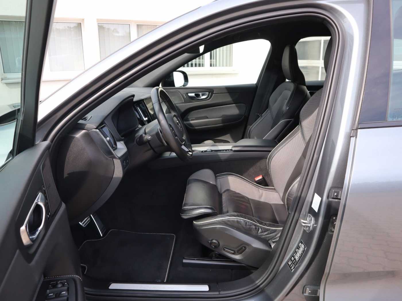 Volvo  D4 R Design