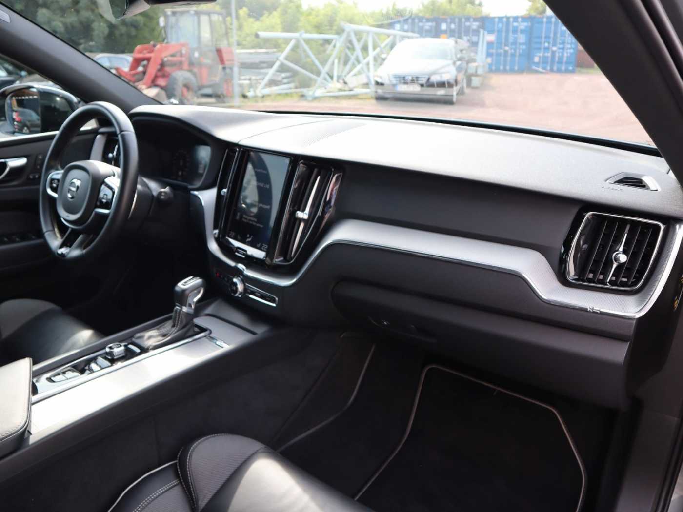 Volvo  D4 R Design