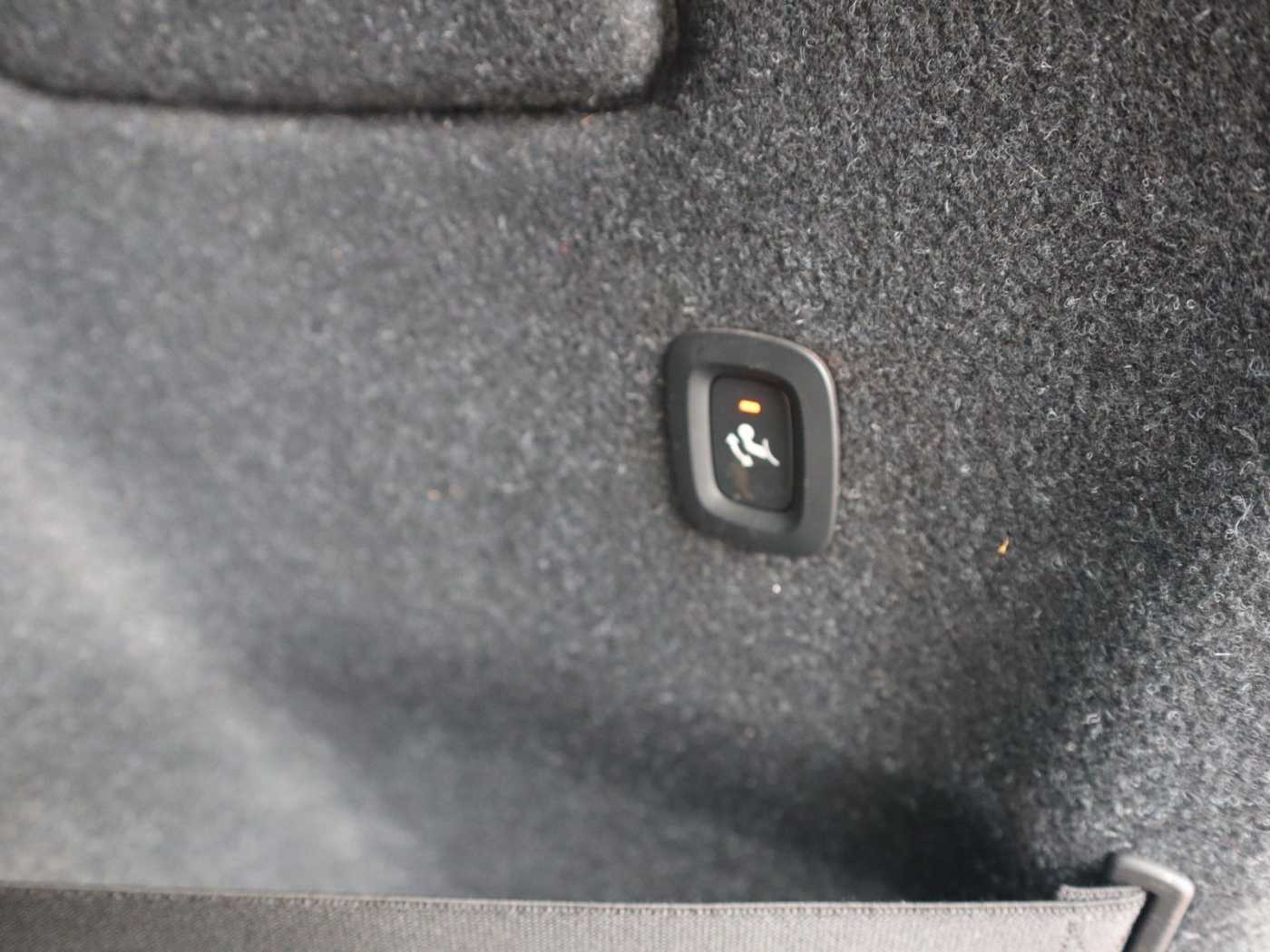Volvo  D3 Momentum Pro FWD