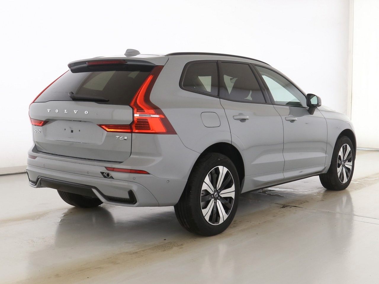 Volvo  T6 Plus Dark Recharge Plug-In Hybrid AWD