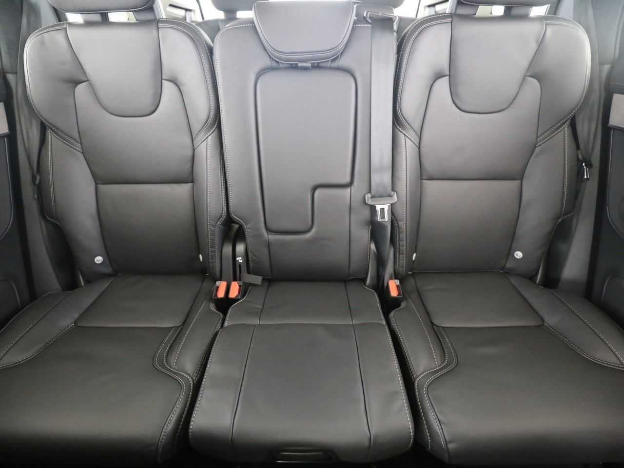 Volvo  T8 Ultra Dark Recharge Plug-In Hybrid AWD