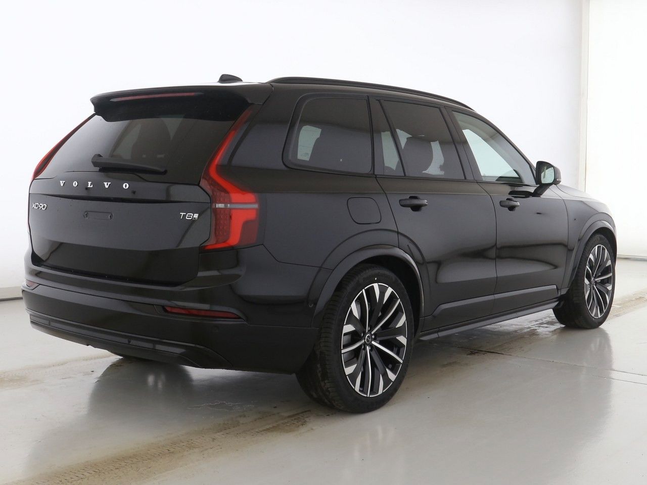 Volvo  T8 Ultra Dark Recharge Plug-In Hybrid AWD