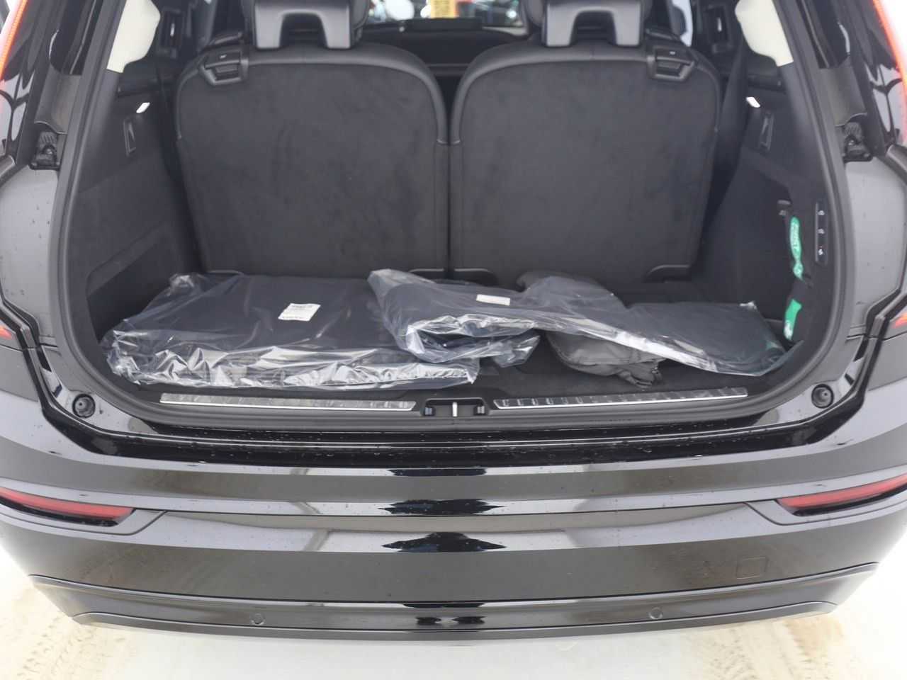 Volvo  T8 Ultra Dark Recharge Plug-In Hybrid AWD