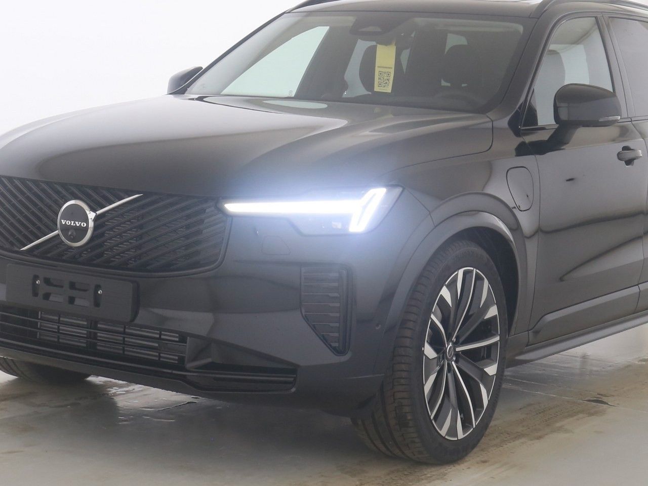 Volvo  T8 Ultra Dark Recharge Plug-In Hybrid AWD