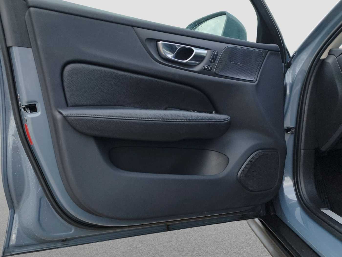 Volvo  B4 Cross Country Pro AWD