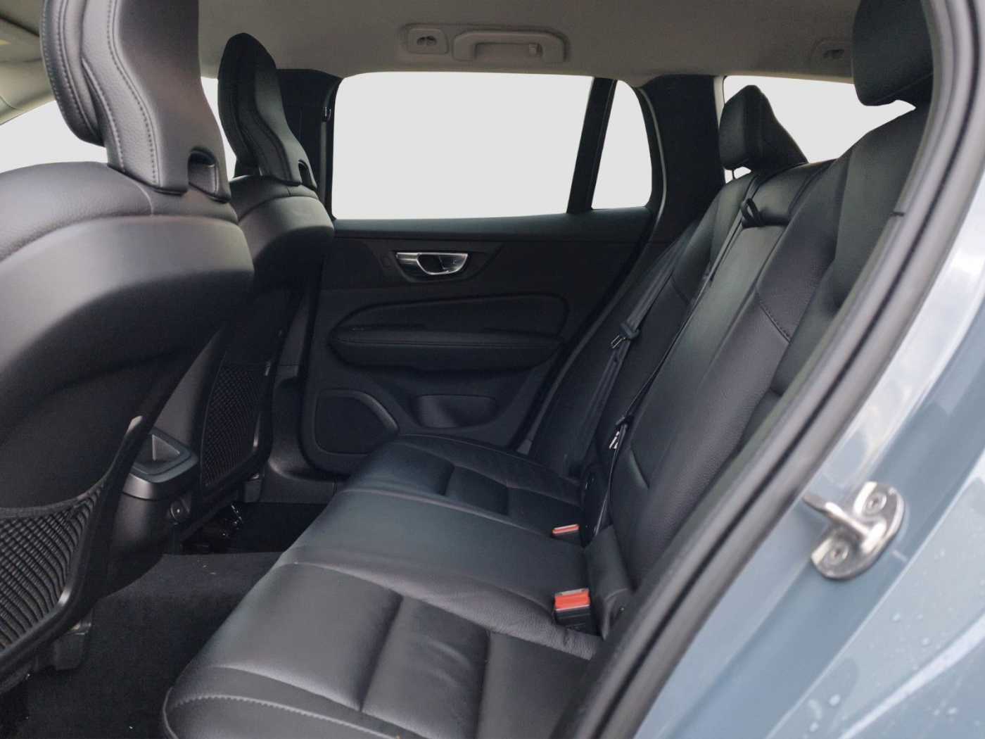 Volvo  B4 Cross Country Pro AWD