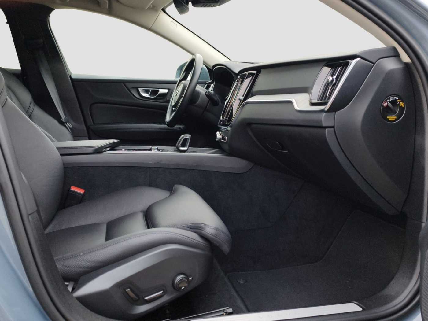 Volvo  B4 Cross Country Pro AWD