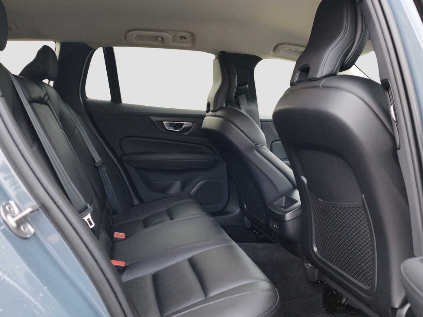 Volvo  B4 Cross Country Pro AWD