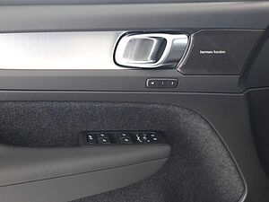 Volvo  B4 Plus Dark FWD