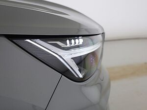 Volvo  B4 Plus Dark FWD