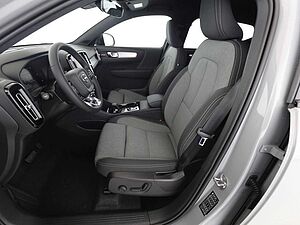 Volvo  B4 Plus Dark FWD