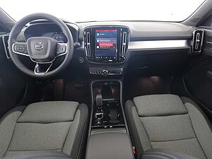 Volvo  B4 Plus Dark FWD