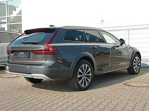 Volvo  B4 Cross Country Plus AWD