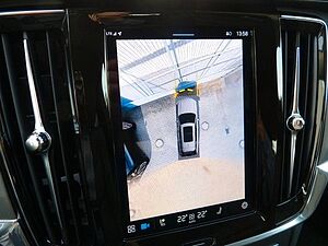 Volvo  B4 Cross Country Plus AWD