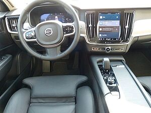 Volvo  B4 Cross Country Plus AWD