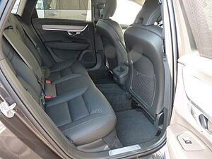 Volvo  B4 Cross Country Plus AWD