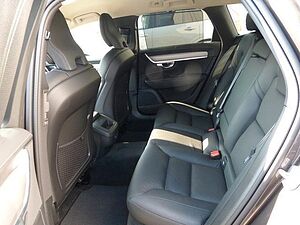 Volvo  B4 Cross Country Plus AWD