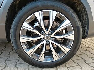 Volvo  B4 Cross Country Plus AWD