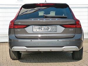 Volvo  B4 Cross Country Plus AWD