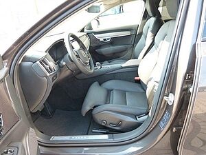 Volvo  B4 Cross Country Plus AWD