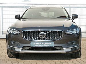 Volvo  B4 Cross Country Plus AWD