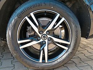 Volvo  B4 R Design AWD
